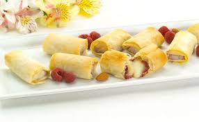 Appetizers: Brie, Raspberry + Almond En Croute